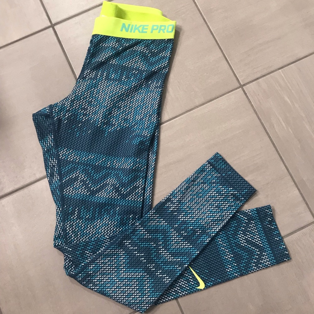 Nike Pro leggings -  size M